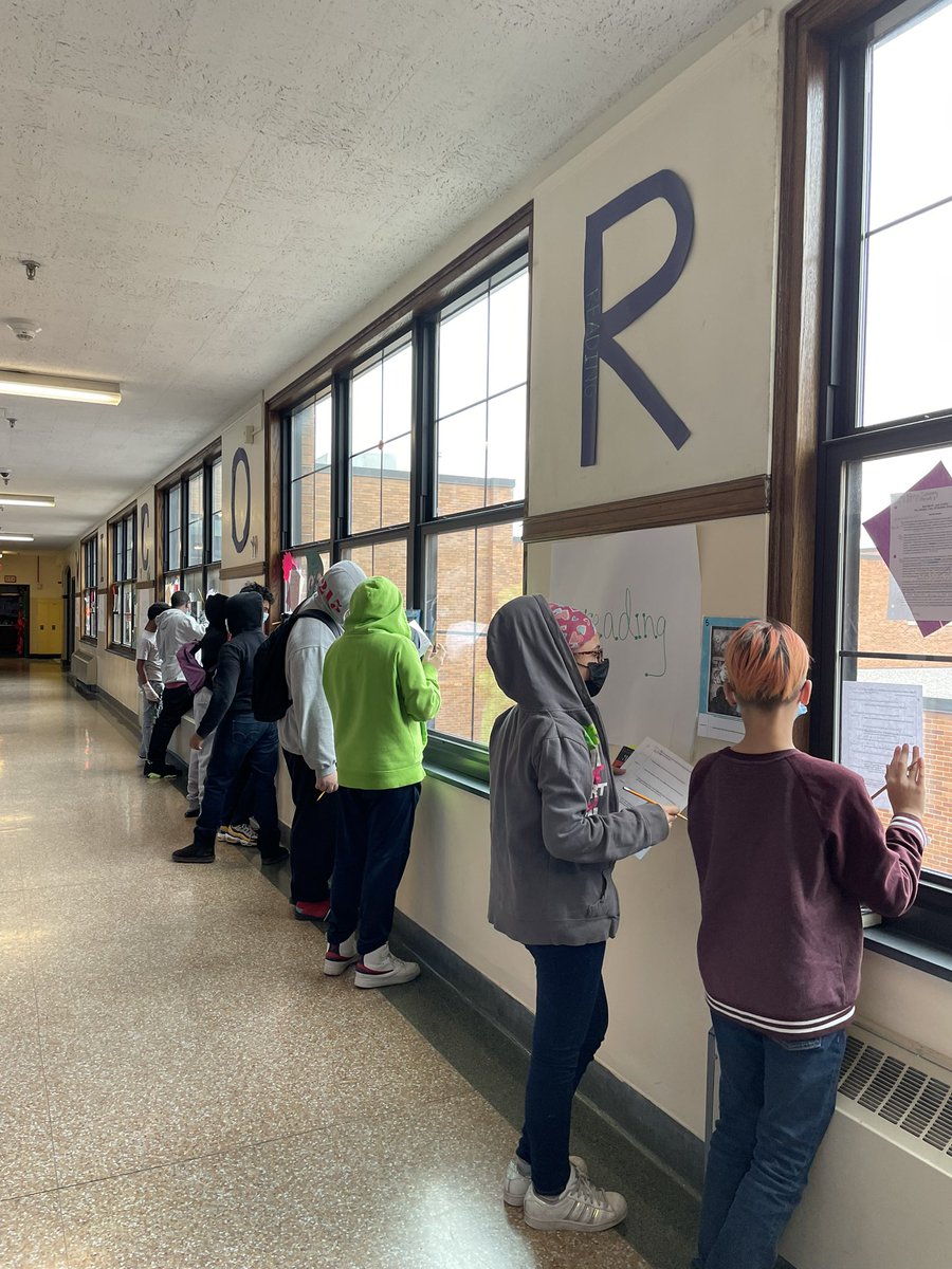 MrsClarkGMS's tweet photo. Nothing like a graphic novel gallery walk yesterday to give students a chance to compare and collaborate. @GrantGatorsSCSD #SyraFuse https://t.co/mgcD3iiWe8