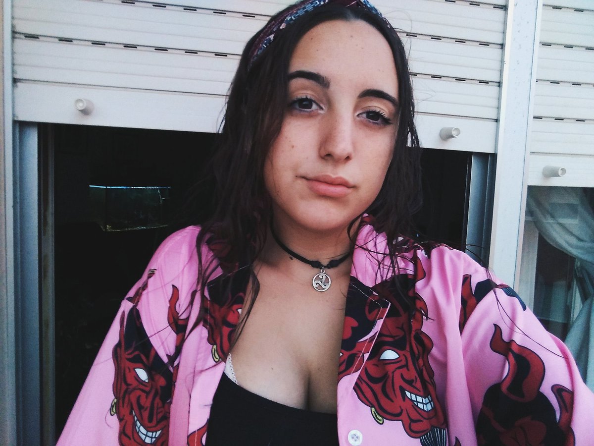 Flo0aguilera's tweet photo. ¿Cómo una persona puede tener la misma cara después de casi 4 años? https://t.co/mhUeaoxz18