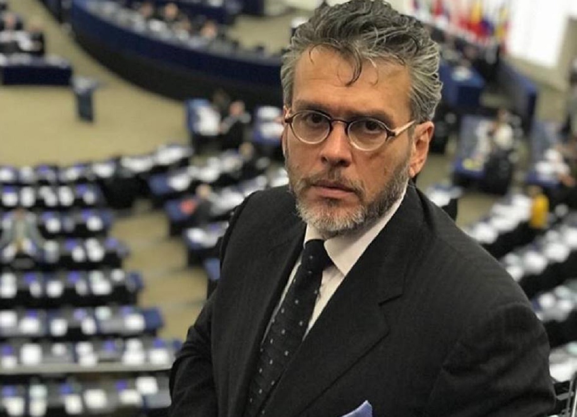 eldiario's tweet photo. #22Dic | @ovierablanco, embajador del gobierno interino en Canadá, exigió la liberación inmediata del teniente coronel Igbert Marín Chaparro, preso político del régimen de Nicolás Maduro, quien inició una huelga de hambre. https://t.co/dHqXPfVJ41