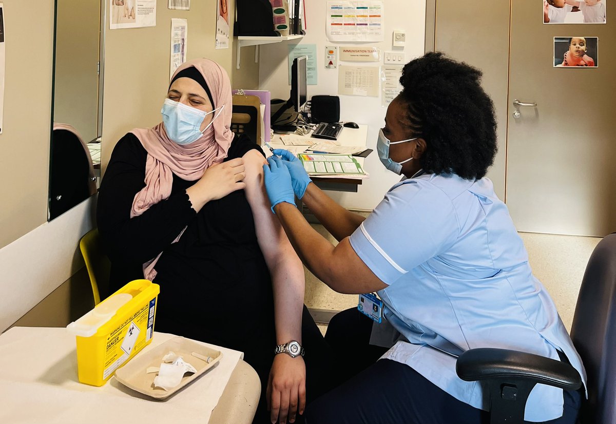 Maternity Immunisation Team at Royal London Hospital providing  Pertussis and Seasonal Influenza Vaccination to all pregnant women #BartHealth #WeCare #pertussisvaccine #Flujab #protection <a href="/Alice1Ky/">AliceK RM, RGN, BSc Hons in midw, @ RLH Maternity</a> <a href="/aliherronalihe1/">Ali Herron RM RGN MPhil</a> <a href="/Juanito_Soria/">Juan Soria</a> <a href="/georgie_sticks/">georgina stickings</a>
