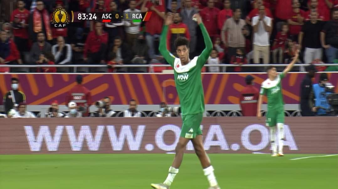 من قواعد اللعبة لا تحتفل أمام الأهلي الي بعد صفاره النهايه 😎😉♥️