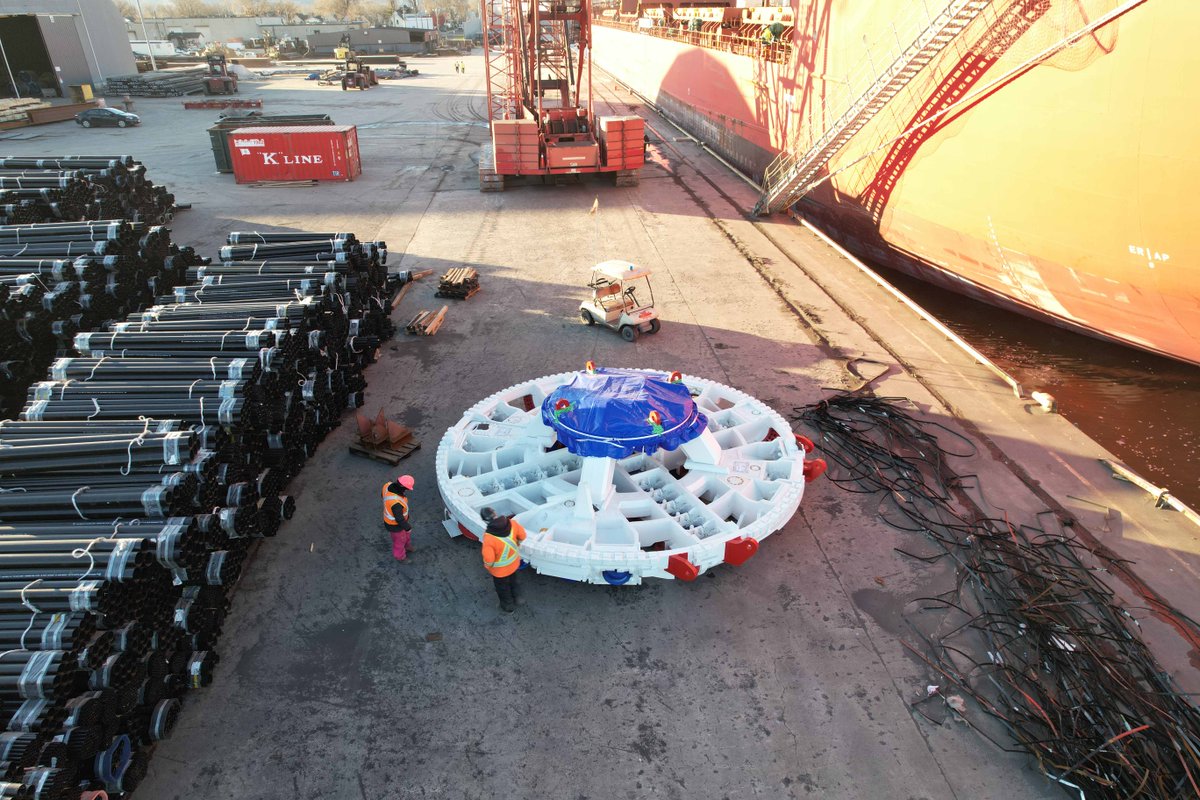 HOPAports's tweet photo. TBM cutter heads for the Eglington Crosstown West Extension coming into FMT Hamilton via @fednavlimited’s Federal Delta. 

Let’s hear it for everyone who has been working on the front lines of goods movement since the beginning of the pandemic! #HamiltonPort https://t.co/qPKXe33cP0