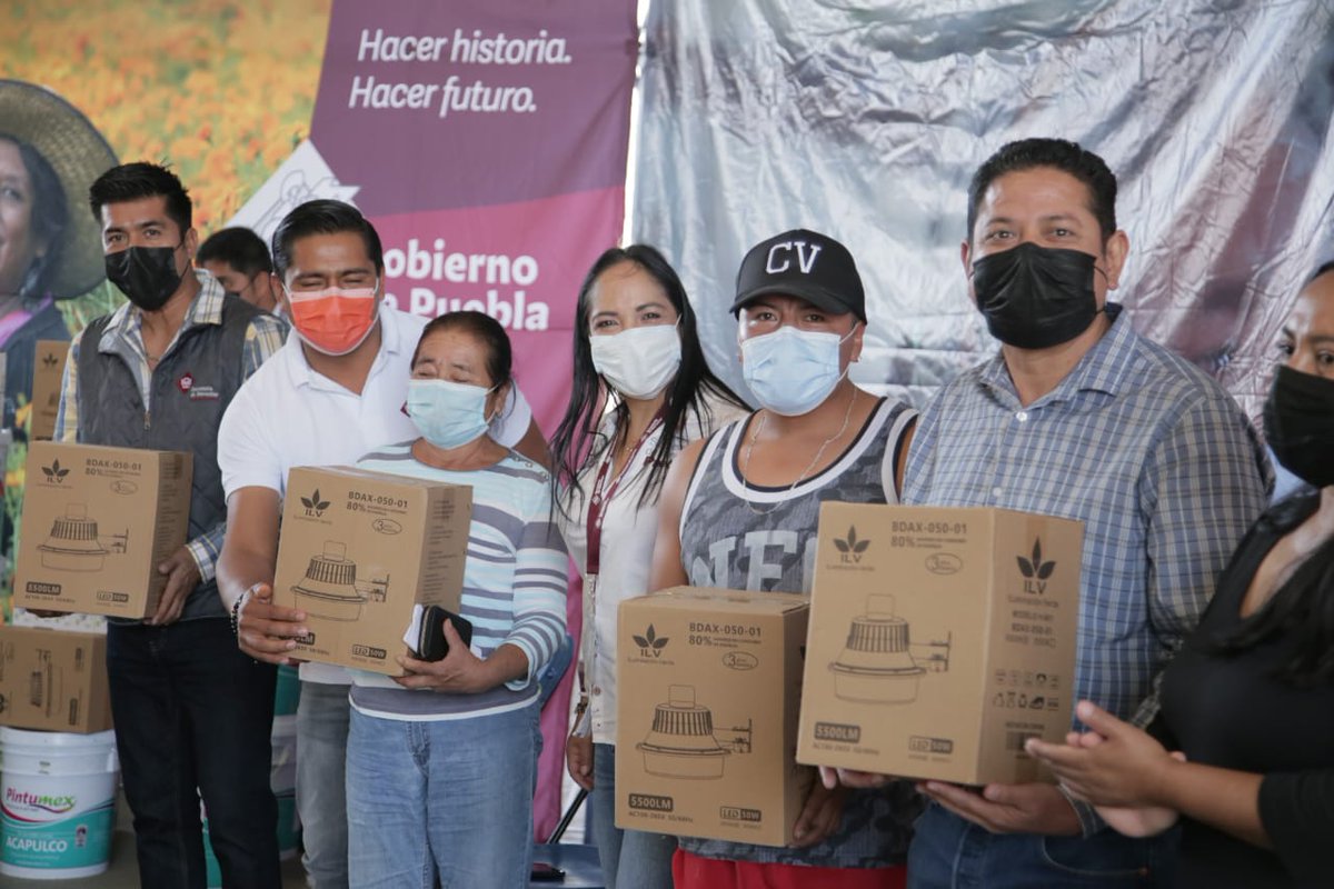 Bienestar_Pue's tweet photo. Con nuestro programa Presupuesto Participativo, el gobierno de @MBarbosaMX escucha y atiende las necesidades de la población más vulnerable. 

Llegamos a #Tepeojuma con apoyos para el #BienestarDeLasFamiliasPoblanas. https://t.co/i9PCY2fVgz