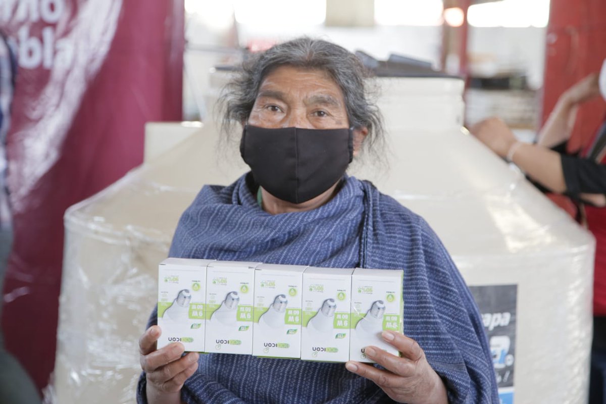 Bienestar_Pue's tweet photo. Con nuestro programa Presupuesto Participativo, el gobierno de @MBarbosaMX escucha y atiende las necesidades de la población más vulnerable. 

Llegamos a #Tepeojuma con apoyos para el #BienestarDeLasFamiliasPoblanas. https://t.co/i9PCY2fVgz