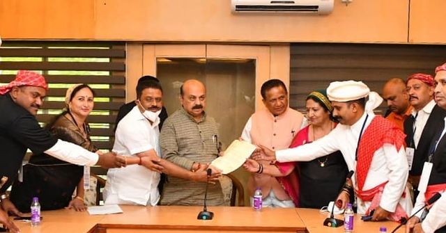 WeAreKTK's tweet photo. codavaland_ UNITED KODAVA ORGANISATION (UKO with Chief Minister of Karnataka today at 9.00 am in Belagavi (Belagam), submitting memorandum to establish KODAVA DEVELOPMENT BOARD.
@CMofKarnataka has promised to announce in upcoming budget session.
#kodavatribe #SaveKodava https://t.co/UuIWxfwFD8