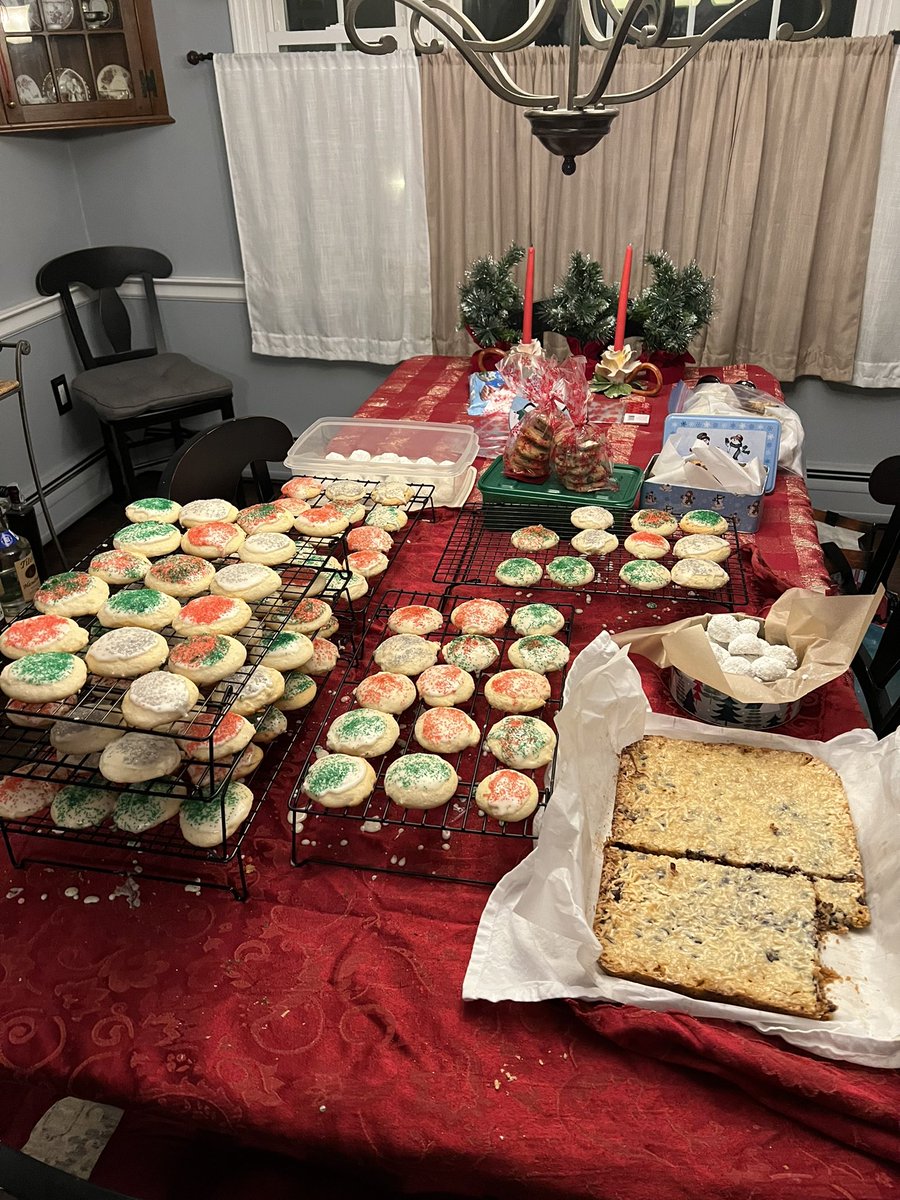 CaitlinMFrancis's tweet photo. I hope @MyCTCommunity and I baked enough cookies for Santa…🎅🏼🍪
What kinds of cookies do you like to bake this time of year?
#christmascookies #chocolatechipcookies #teacookies #ricottacookies #magicbars #holiday https://t.co/MZRy5PzWmh