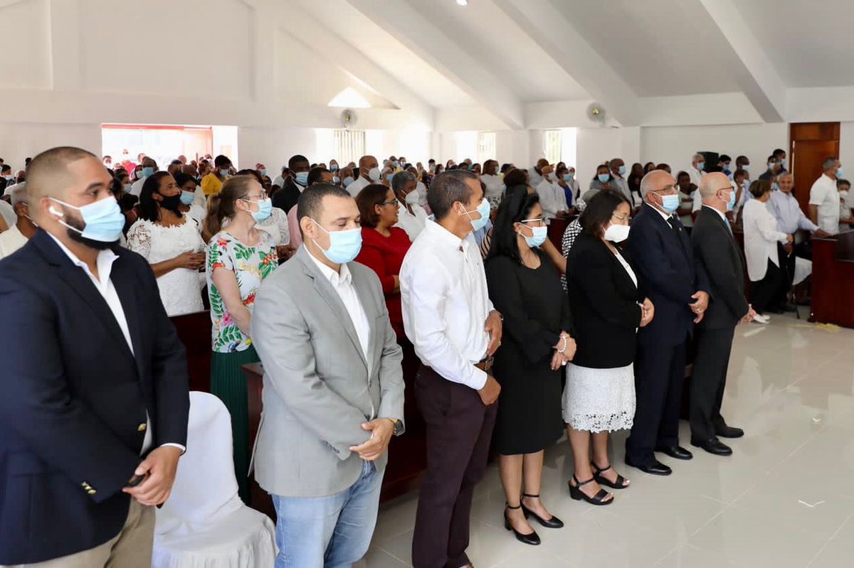 ApoyandoAbel24's tweet photo. Ayer, en El Cedro, Miches, Francisco @DominguezBrito tuvo el honor de participar en la eucaristía de inauguración de Iglesia Nuestra Señora del Carmen, impulsada por el Párroco Eladio Marte.
#ConFranciscosegana #YoEstoyConFrancisco https://t.co/3X2A2xLgQi