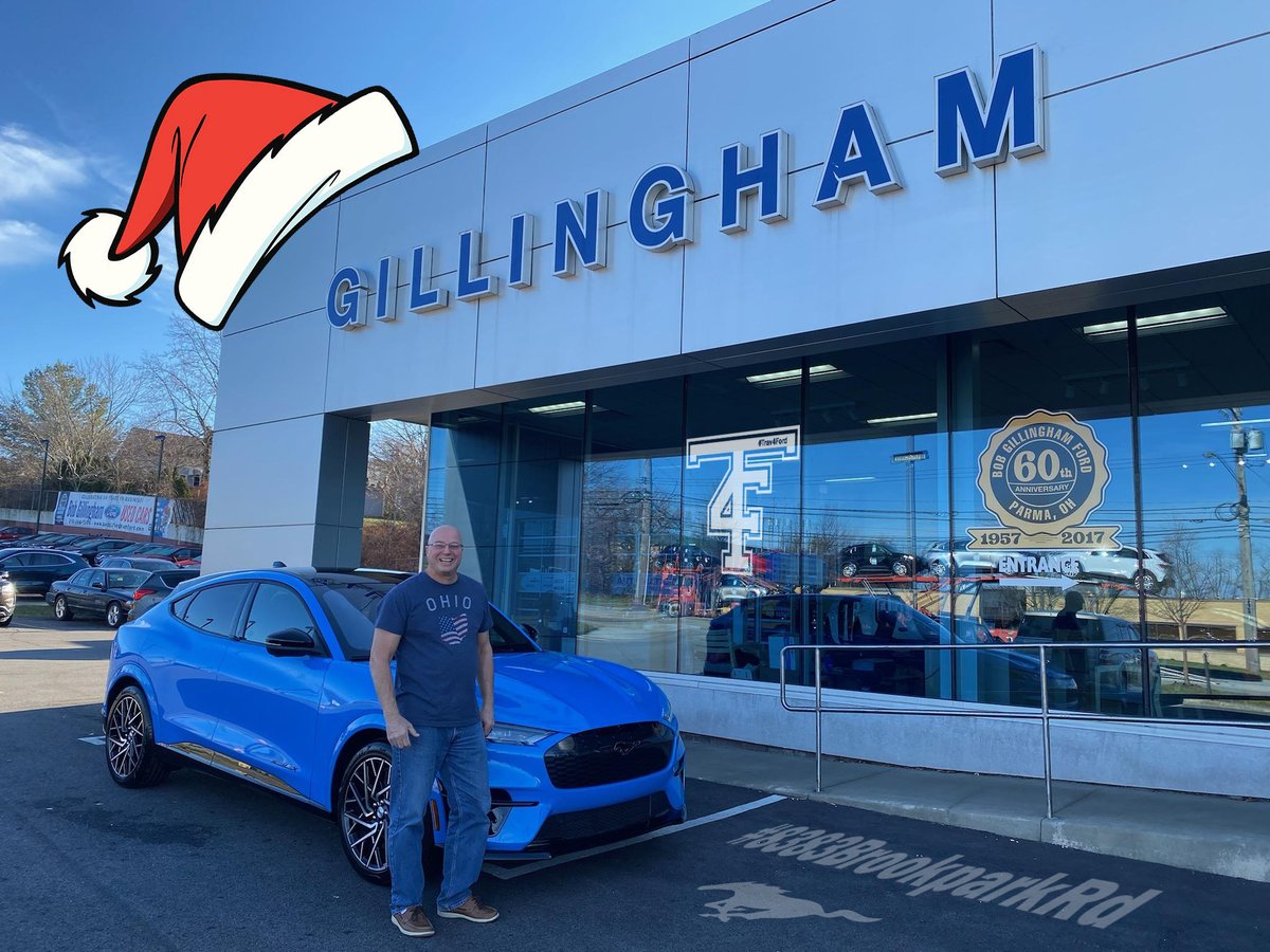 GillinghamFord's tweet photo. Talk about a beautiful Christmas gift...Check out Mike receiving his #MustangMachEGT thanks to Mike #Trav4Ford Travagliante 💙
Keep 'Em coming boys! 🐴🚗🚖🚙
#MerryChristmas2021 #8383BrookparkRd #GoGillingham https://t.co/RKi1D6uIkM