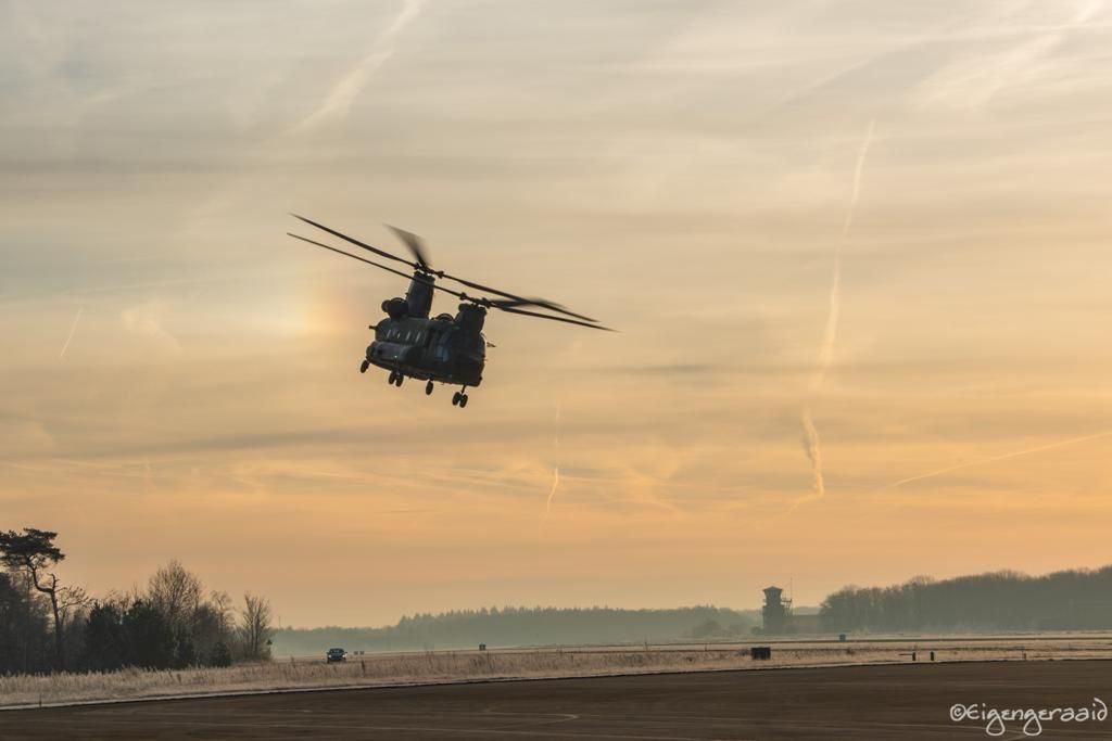 dennisluyt's tweet photo. Vandaag was de laatste vlucht van onze @dhcluchtmacht ‘ACMS’ Chinook’s. Werkpaard van @Defensie, succesvol ingezet in vele missies. Met dank aan de mannen en vrouwen van @298Squadron voor hun inzet! Met de nieuwe Chinook F/CAAS zetten zij hun belangrijke werk voort. https://t.co/97UPUbbHE6