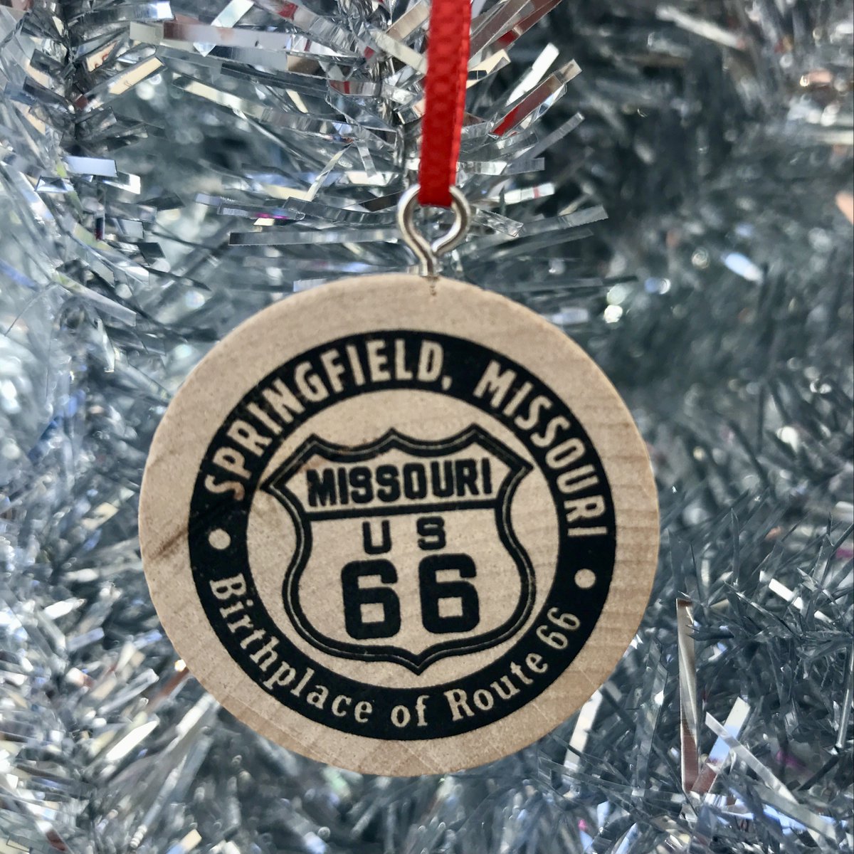 J1Midwest's tweet photo. #SeasonsGreetings from everyone in the Midwest Travel Journalists Association, inviting you to come see us and work with us in the #NewYear. Remember, in the #Midwest, we have lots of #Route66, including the birthplace in @SpringfieldCVB @TravelinSGFMo #lovespringfield https://t.co/DMMqm1cwjs
