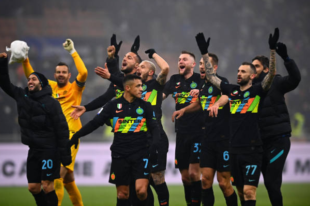 Inter a nivel de Serie A 🇮🇹 en todo 2021

🏟️43 PJ
✅32 PG
⏸️ 8 PE
❌ 3 PP
⚽️104 GF
🥅 33 GR
🏆 Campeón Serie A 2020-21
🏆 Campeón de invierno Serie A 2021-22

¡Nos vemos en 2022!