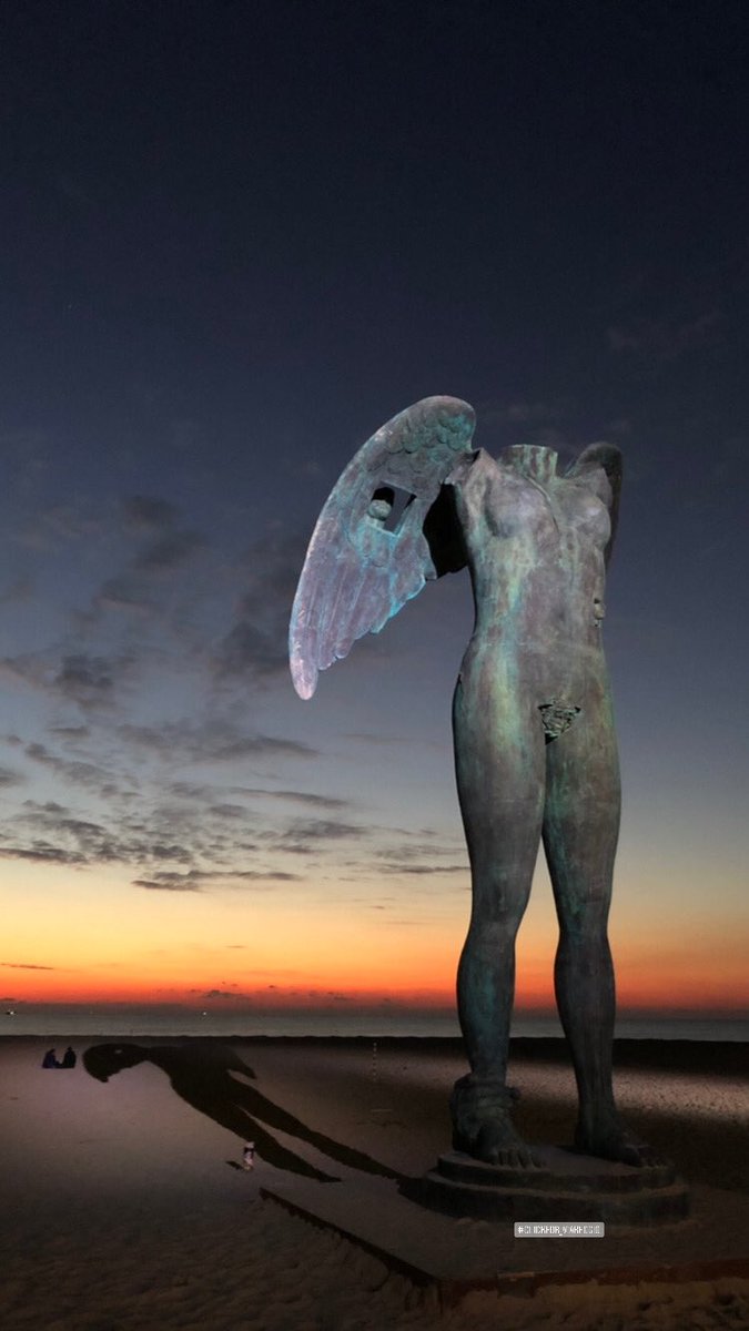 HotelBixio's tweet photo. La spiaggia di #viareggio ospita per tutte le #vacanzedinatale 2021 i grandiosi giganti di #mitoraj ! #versilia #tuscany #hotelbixioversilia https://t.co/za4aEB3yTd