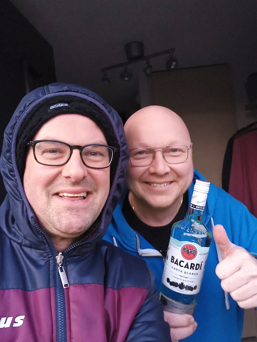 DakThonus's tweet photo. Namens Thonus Dak/ SNoordijk wensen we #denuijlfotografie @scalune #huisfotograaf 📸 Fijne dagen 🌲🥃⚽️ toe en tot in het nieuwe jaar 💪💪 https://t.co/ch2v6DJNVa