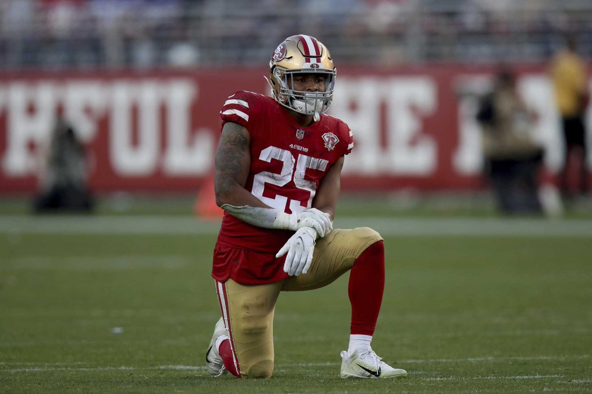 Endzone_Brasil's tweet photo. FORA DO JOGO 🚨

Os 49ers confirmaram que o corredor Elijah Mitchell está fora do jogo contra os Titans na próxima quinta-feira por conta de uma lesão no joelho.

🗞️: @AdamSchefter 
📸: Scot Tucker

#FTTB #NFL https://t.co/MFjjXaHf83