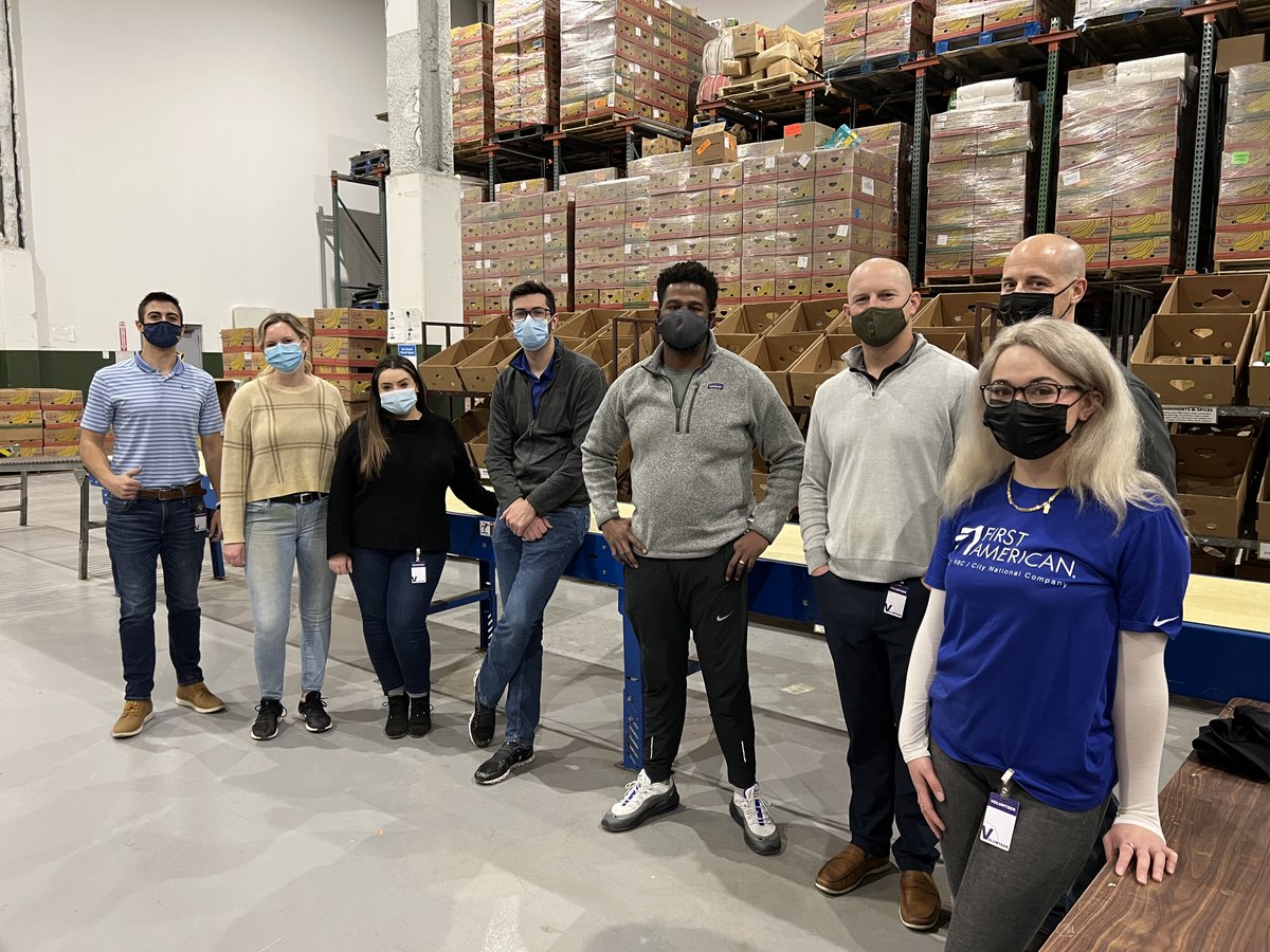 first_american's tweet photo. #SeasonOfGiving First American’s healthcare division volunteered together at @FoodlinkNY this month, helping to sort food donations. Thank you for supporting Foodlink’s mission to end hunger and build healthier communities. #FAimpact #community https://t.co/vzJo7zPzto