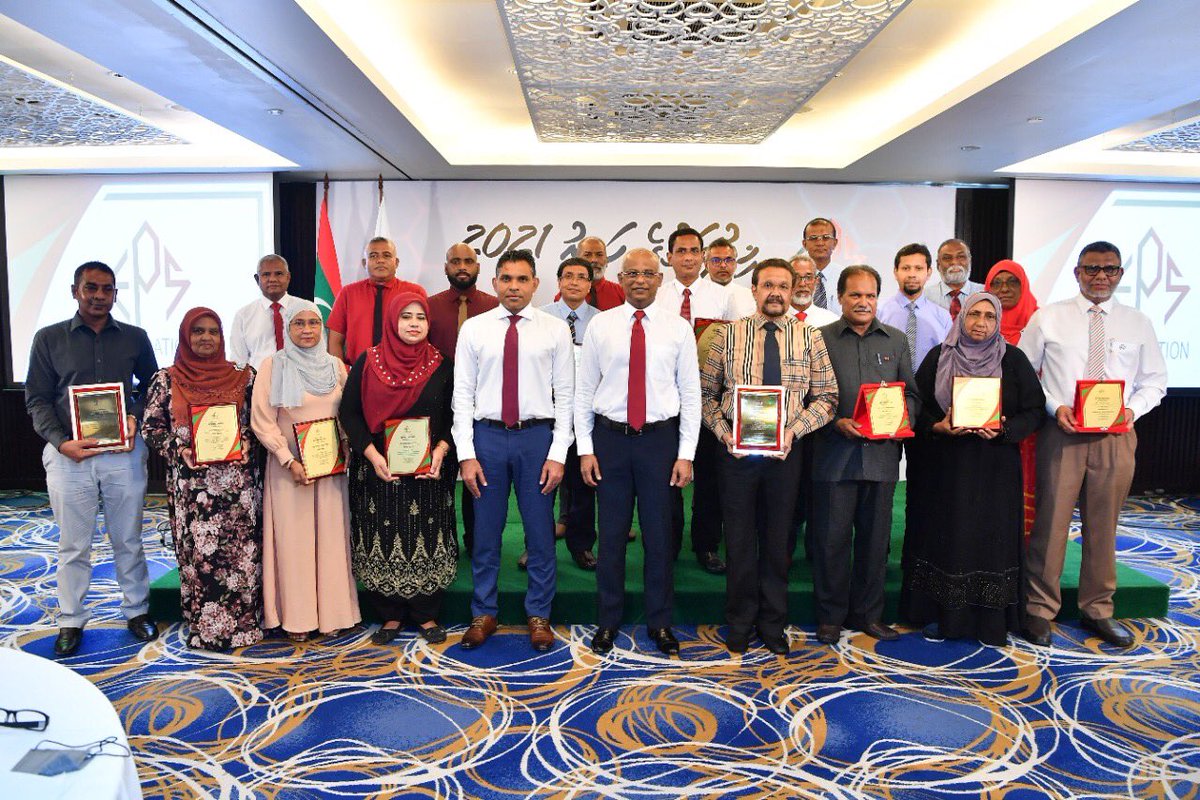 epsfoundationmv's tweet photo. President and Vice President attends EPS Foundation Hidhumathuge Haveeru 2021 Awards Function held on 21st Dec 2021. @MoEdumv https://t.co/4ag4gp71hj