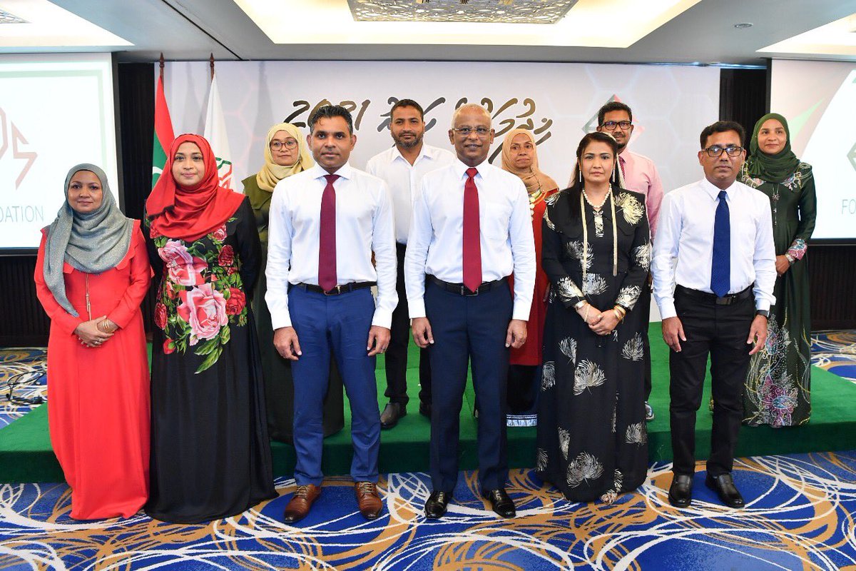 epsfoundationmv's tweet photo. President and Vice President attends EPS Foundation Hidhumathuge Haveeru 2021 Awards Function held on 21st Dec 2021. @MoEdumv https://t.co/4ag4gp71hj