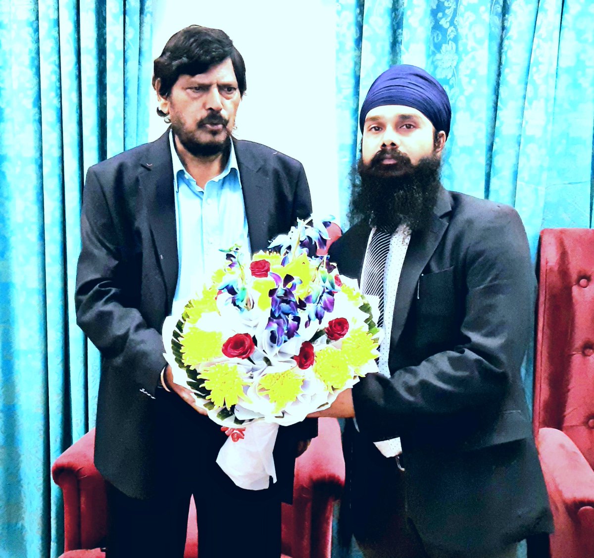 sardarjee001's tweet photo. माननीय केंद्रीय मंत्री श्री रामदास आठवले जी से दिल्ली स्थित आवास पर मुलाकात करते हुए। https://t.co/sUO1t6ikzh