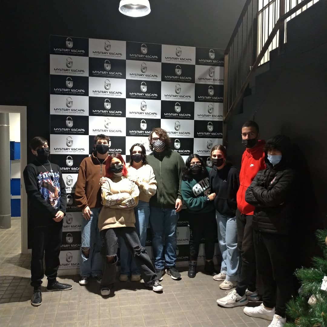 mmart746's tweet photo. Tanquem la primera part del curs amb una mica de diversió, cohesió i fent bullir el cap i treballant en equip amb una #escaperoom matinal #1rBATA2122 #COPEM2122 #pasturant #TutoriaCOPEM #tutoria #batxilleratCOPEM #ISE2122 https://t.co/GWBoJ9CdbT