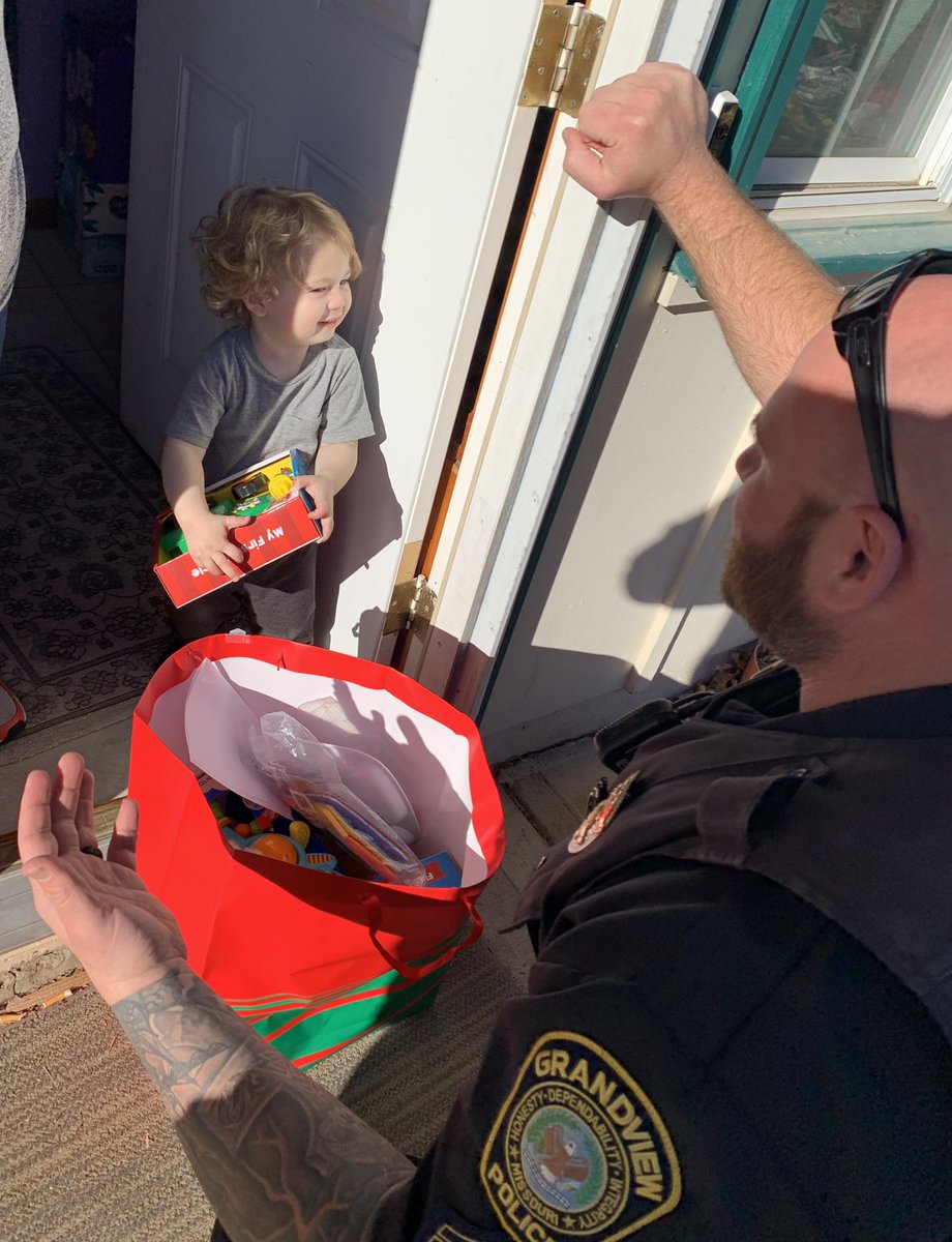 GrandviewMOPD's tweet photo. Today Sgt Grantham and Sgt Gross were able to make several deliveries of toys from the Cram the Cruiser toy drive. https://t.co/LCZylVw2bH