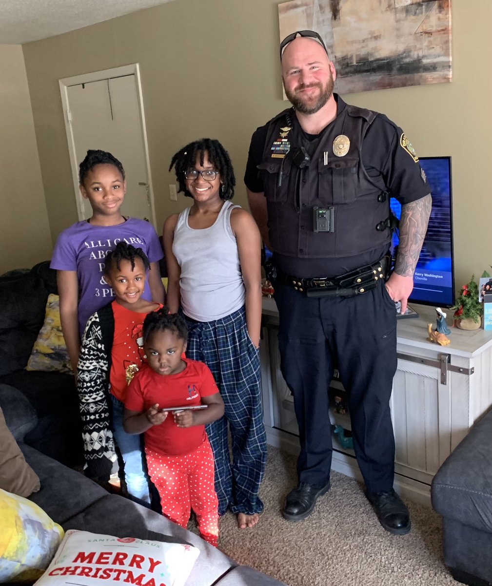 GrandviewMOPD's tweet photo. Today Sgt Grantham and Sgt Gross were able to make several deliveries of toys from the Cram the Cruiser toy drive. https://t.co/LCZylVw2bH