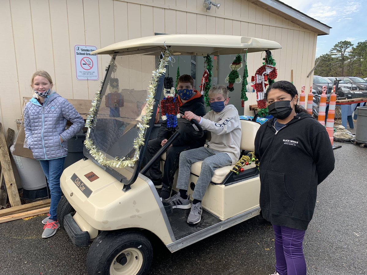 MsDacchille's tweet photo. Thankful for these students who helped decorate the golf cart for Santa today! And a big thank you to Mrs. Woolf for the supplies 😀🎄🎅🏼 @MrsStaub307 @INT_PRINCIPAL https://t.co/DUpZsmF8Hr