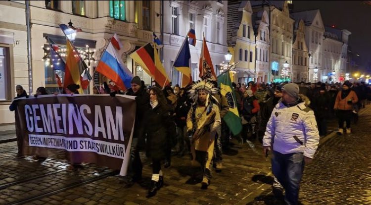 Journalisten unerwünscht! Ein Kollegen bekommt Lokalverbot in #Cottbus - während einer Demonstration wird zur Jagd auf den <a href="/rbb24cottbus/">rbb|24 Studio Cottbus</a> aufgerufen - im Namen der Freiheit? Mein Kommentar für <a href="/rbb24/">rbb|24</a> und @rbbinforadio #Brandenburg @DJVde <a href="/DJVBB/">DJV Berlin-Brandenb.</a> rbb24.de/content/rbb/r2…