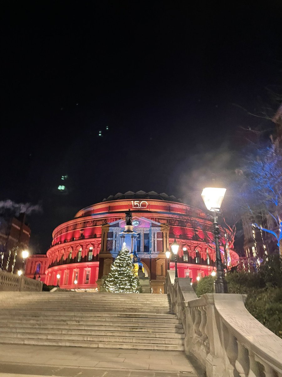 pris_writing's tweet photo. #rahchristmas Christmas carol? Scrap that Iâd rather have Christmas altos! Request the long line of Gl~o~ria only in #alto as itâs always the best! please give them a shout out!! #christmascarol #royalchoralsociety #amsinging https://t.co/kAW4FfC2q6