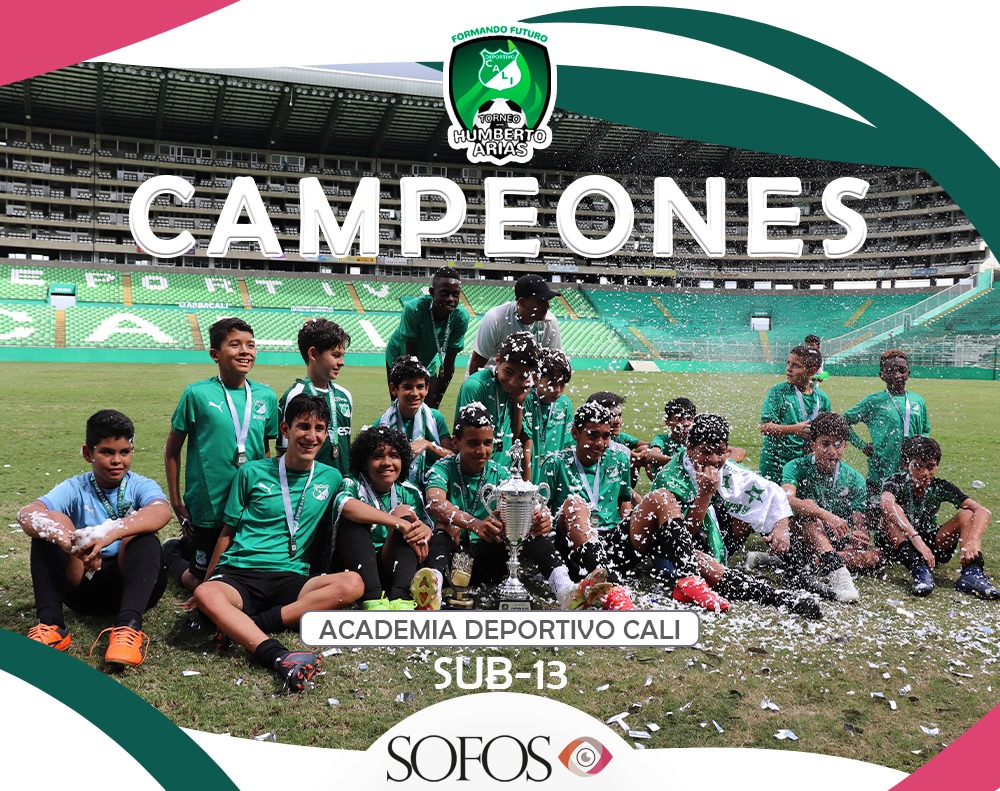 SofosProduccion's tweet photo. Con espuma incluida en la celebración, @DepCaliAcademia le ganó a Soccer Club en la final de la categoría Sub 13 plata. 🏆🟢⚪

#FamiliaSOFOS https://t.co/lNEydBsfGf