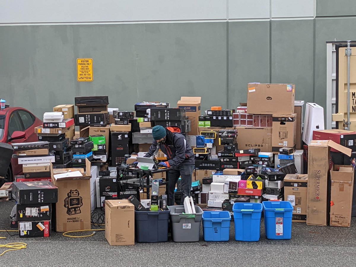 Linus Tech Tips tweet media