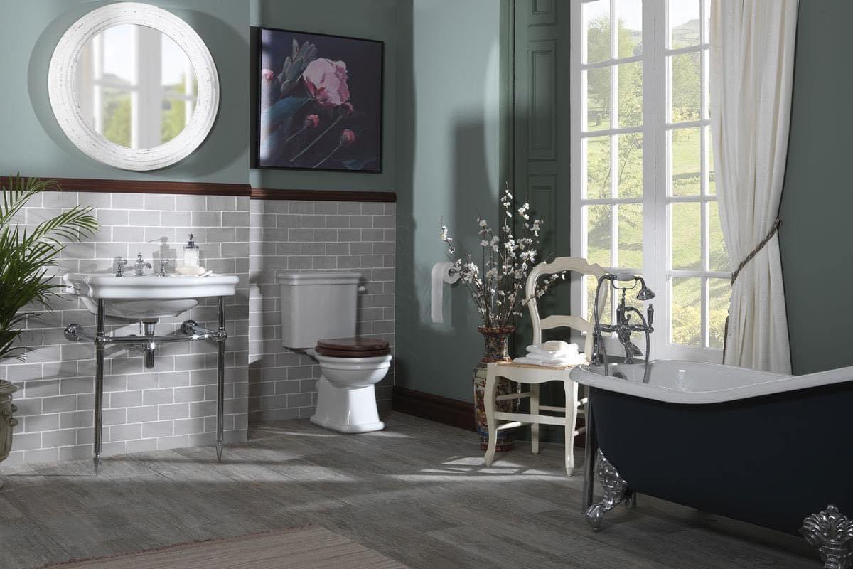 Stonebridge_I's tweet photo. Traditional bathrooms don’t come much better than from our partners Silverdale Bathrooms.

A fine blend of solidity and curves, the Loxley suite uses finely sculptured contours to create a look that will not be forgotten. https://t.co/U3dQblOkWX