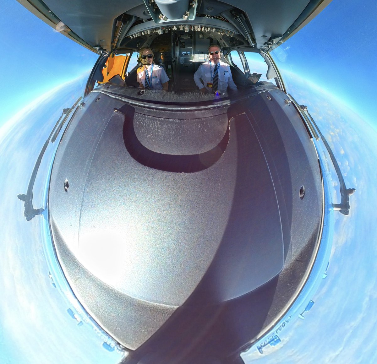 davidthomas338's tweet image. Up high 🛫 41000’ homeward from #Iceland 🇮🇸 #ThePhotoHour #360view #Pilot #aviation