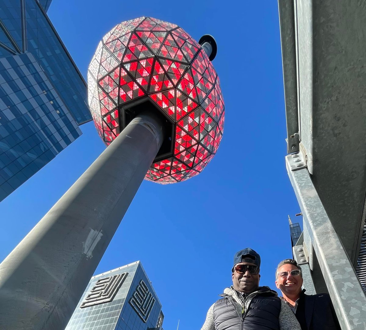 KenPanton's tweet photo. On Top Of The World….
#balldrop #OneTimesSquare #kianye @Kia @Kia_Worldwide @OneTimesSq @TimesSquareNYC
https://t.co/TCL9GtPrCt @_Petrolhead https://t.co/tMAz6pxwiu