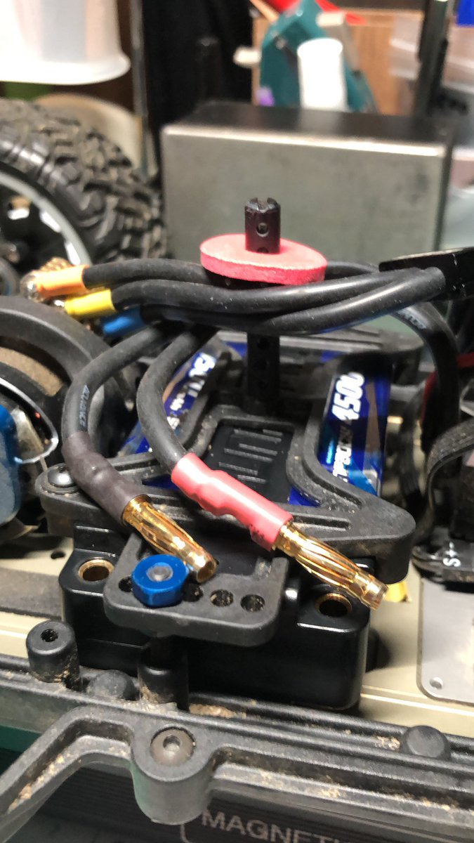 toyoji_toyoji's tweet photo. 知ってた。砂まみれになる^ ^
で、インナーボディをバギーのボディで作ってみた。SCシャシは長いので後半途切れたけど…
#ShortCourseTruck #WeAreAE #ラジコン https://t.co/CE4yEi9kUL