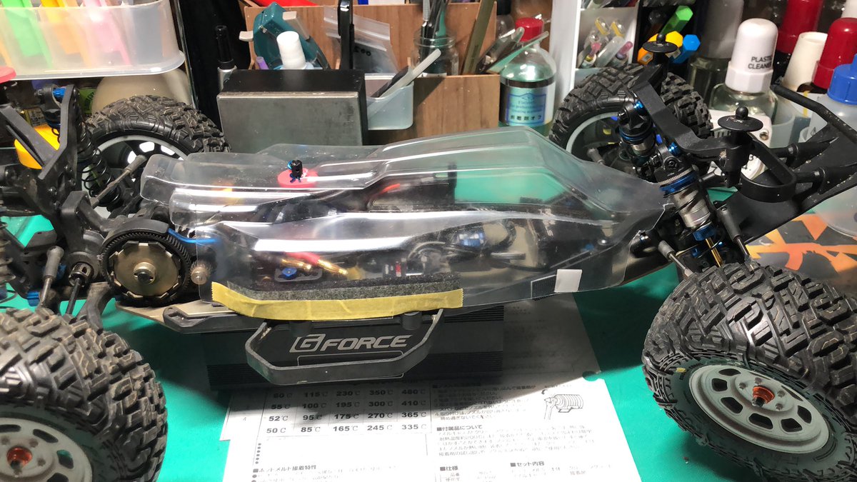 toyoji_toyoji's tweet photo. 知ってた。砂まみれになる^ ^
で、インナーボディをバギーのボディで作ってみた。SCシャシは長いので後半途切れたけど…
#ShortCourseTruck #WeAreAE #ラジコン https://t.co/CE4yEi9kUL