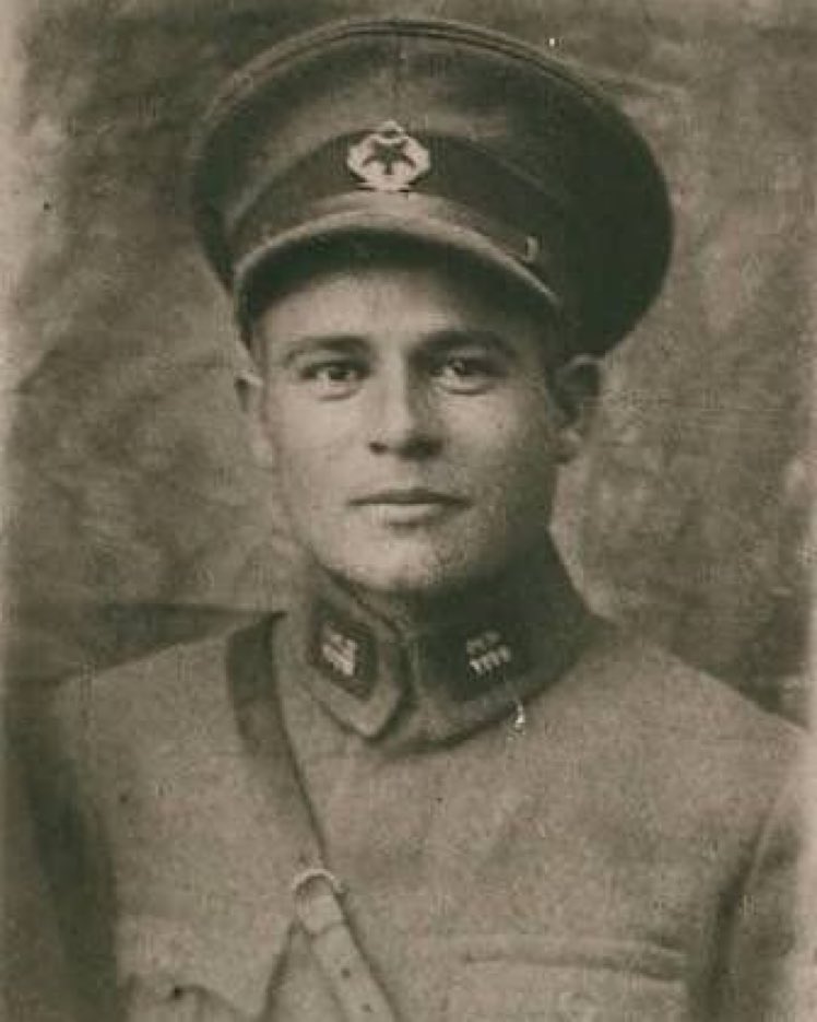 23 Aralık 1930, Menemen. Asteğmen Mustafa Fehmi Kubilay, cumhuriyet düşmanı gerici ayaklanmada vahşice Şehit edildi.

Aziz ruhu şad olsun...