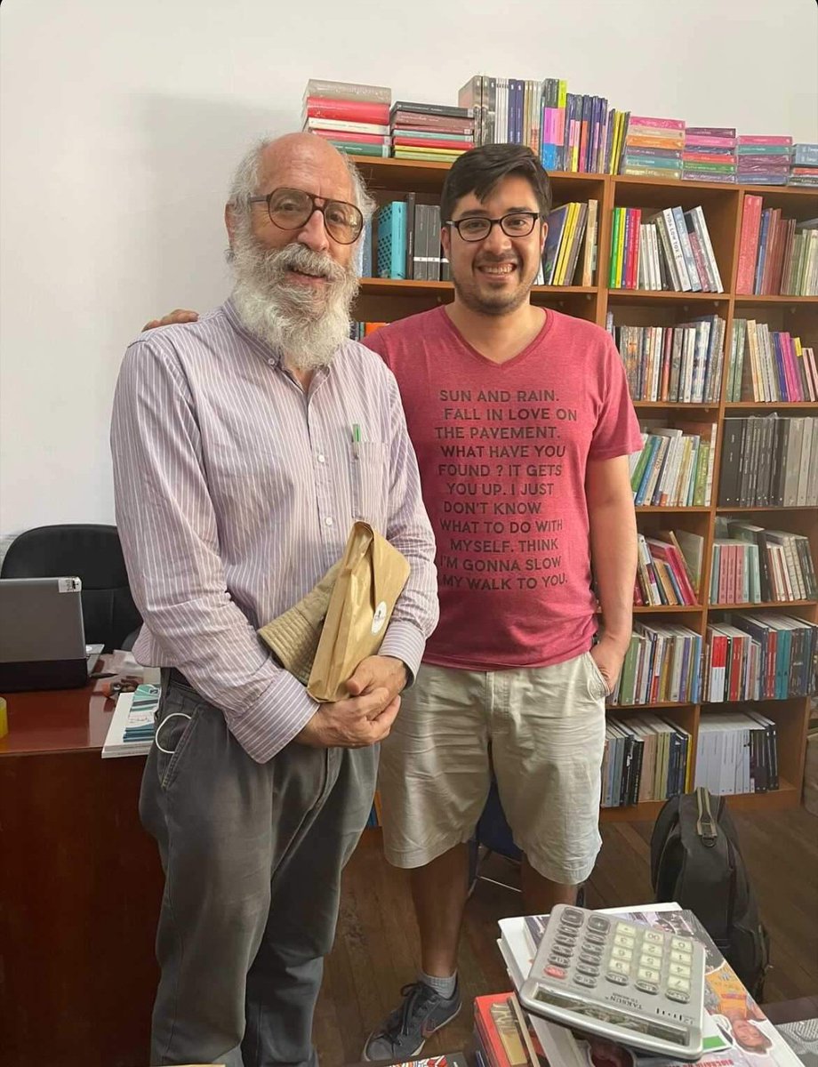 librosmonociclo's tweet photo. Hoy nos visitó el gran @Chomsky_Chile Esperamos que sea la primera de muchas visitas https://t.co/1EhA2fBied