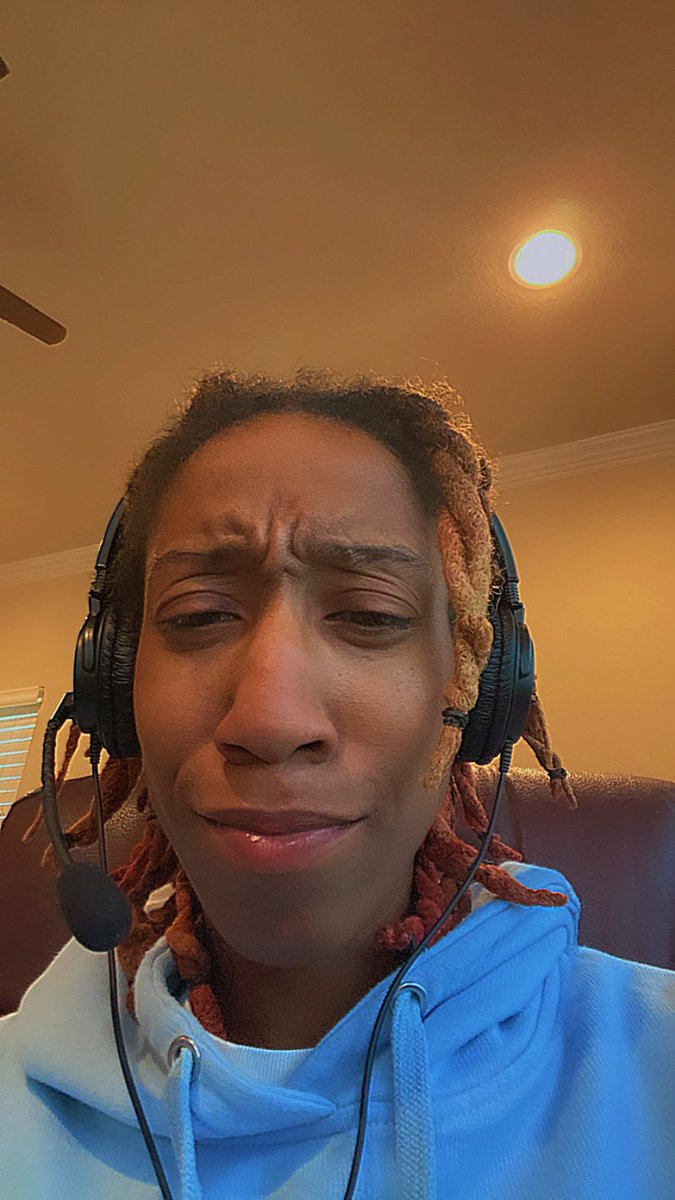 ST1NNAGR8's tweet image. Yooo, you ain’t got a book yet?! You wild fa that. I got two books left, $8 a piece! Who want 1? ✨🦋