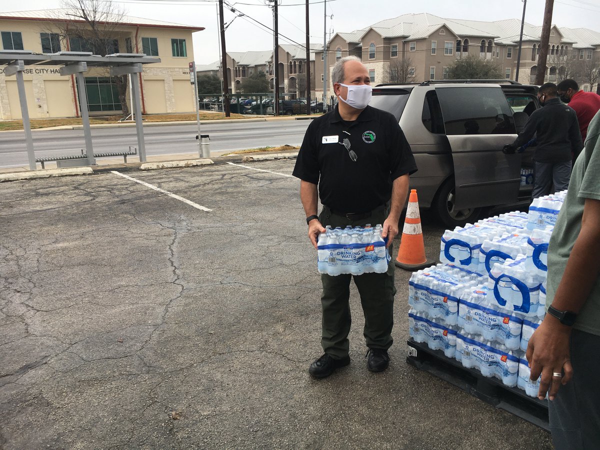 NikkiFriedFL's tweet photo. Day 23 of #25DaysofFDACS!

Following the severe winter storms in Texas at the beginning of the year, @FLForestService's Green Incident Management Team stationed near San Antonio and provided over 7.6M water bottles and 1.8M meals to Texans in need! https://t.co/zXoy4u1LjS