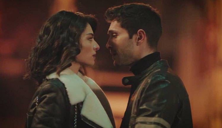 "و اغار ان يُغرم احدٍ بعينيك ولا يعلم أنها 
لي وأغارُ من عينٍ تتأمل عينيك وأنا المغرم بها♥️".

 #شعوري_بهالليله