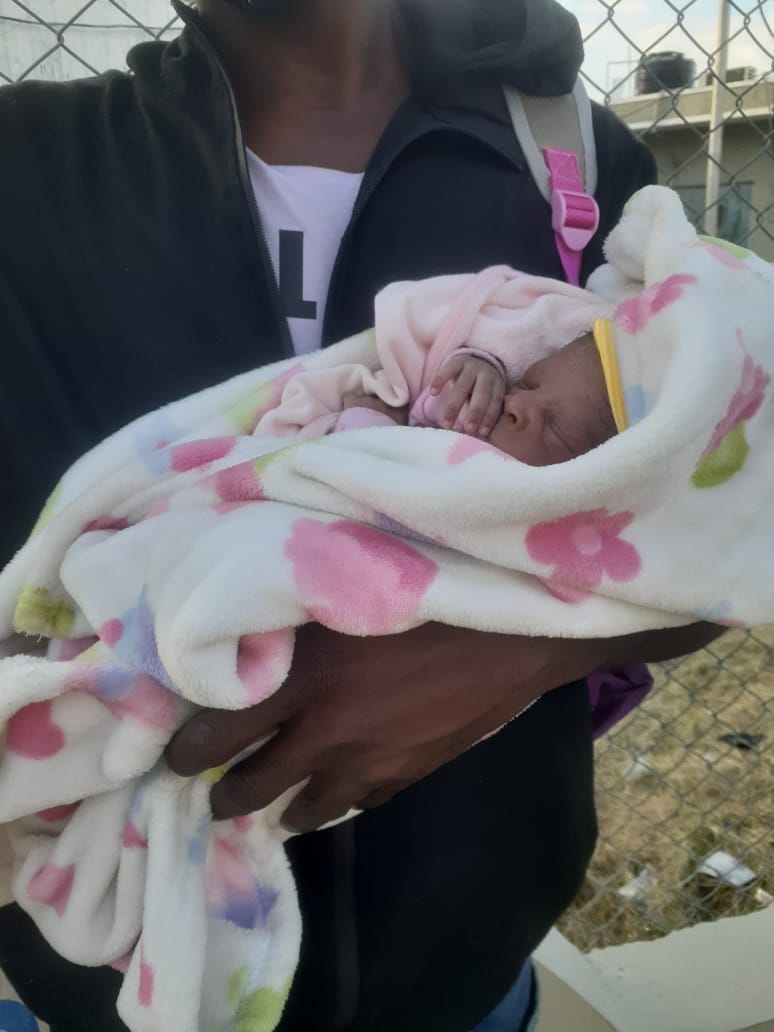 KJessicaHsu's tweet image. This little 9 day-old angel arrived on a deportation flight to Haiti today with her mother. She spent 6 of the first 9 days of her life in prisons in Arizona and Texas. 
#StopHaitiDeportations #EndTitle42 @HaitianBridge @nyu_gjc @RefugeesIntl @Amnesty