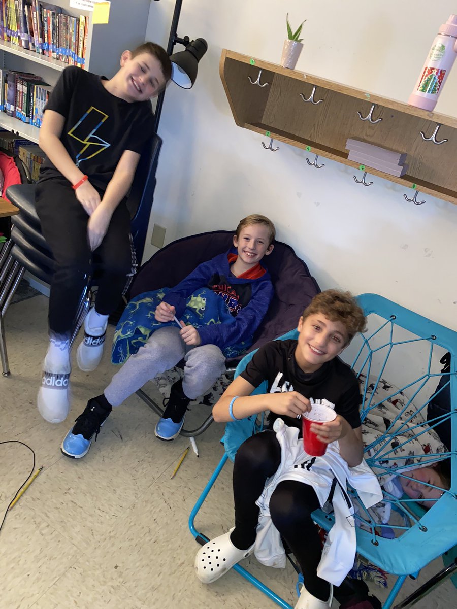miss_illy's tweet photo. LOVE these kids like they love hot chocolate and holiday movies https://t.co/mv8JTKV1Ly