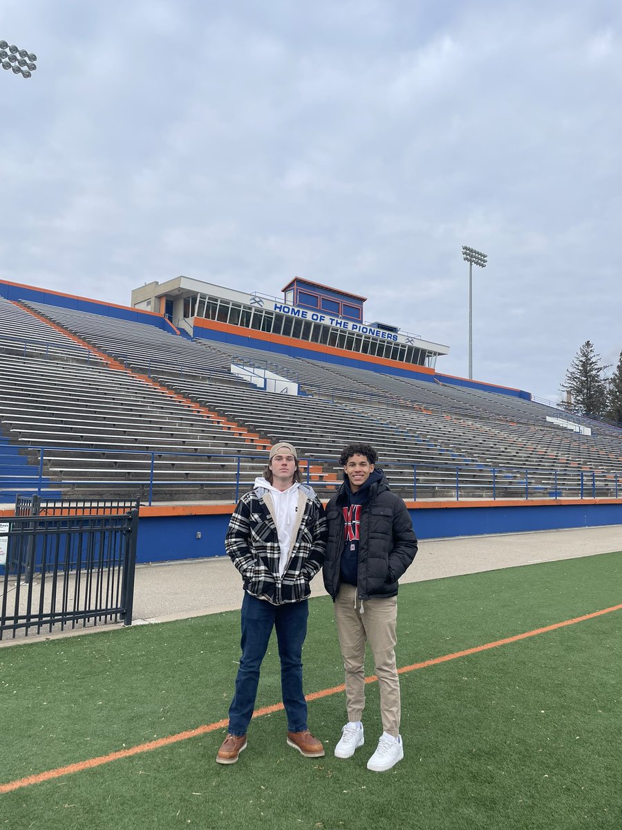 jordanjones0545's tweet photo. Had an amazing official visit today at UWP! Thank you so much for the opportunity @reinhardt_tyler @Ryan_Munz @UWPlattFootball @coachteonic @CoachGuindon @JosephViv44 @PrepRedzoneIL @CoachBigPete @PRZJordan https://t.co/Hz5k5qcfKv