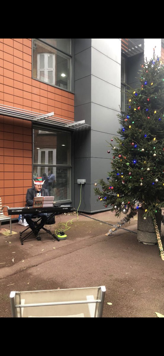 Big thanks to musician Manny Grimsley who came and brought some festive musical cheer to the STH Critical Care Team 🎄<a href="/STH_Wellbeing/">STH Health and Wellbeing</a> <a href="/ArtsSth/">STH Arts In Health</a> <a href="/SheffieldHosp/">Sheffield Hospitals</a>
