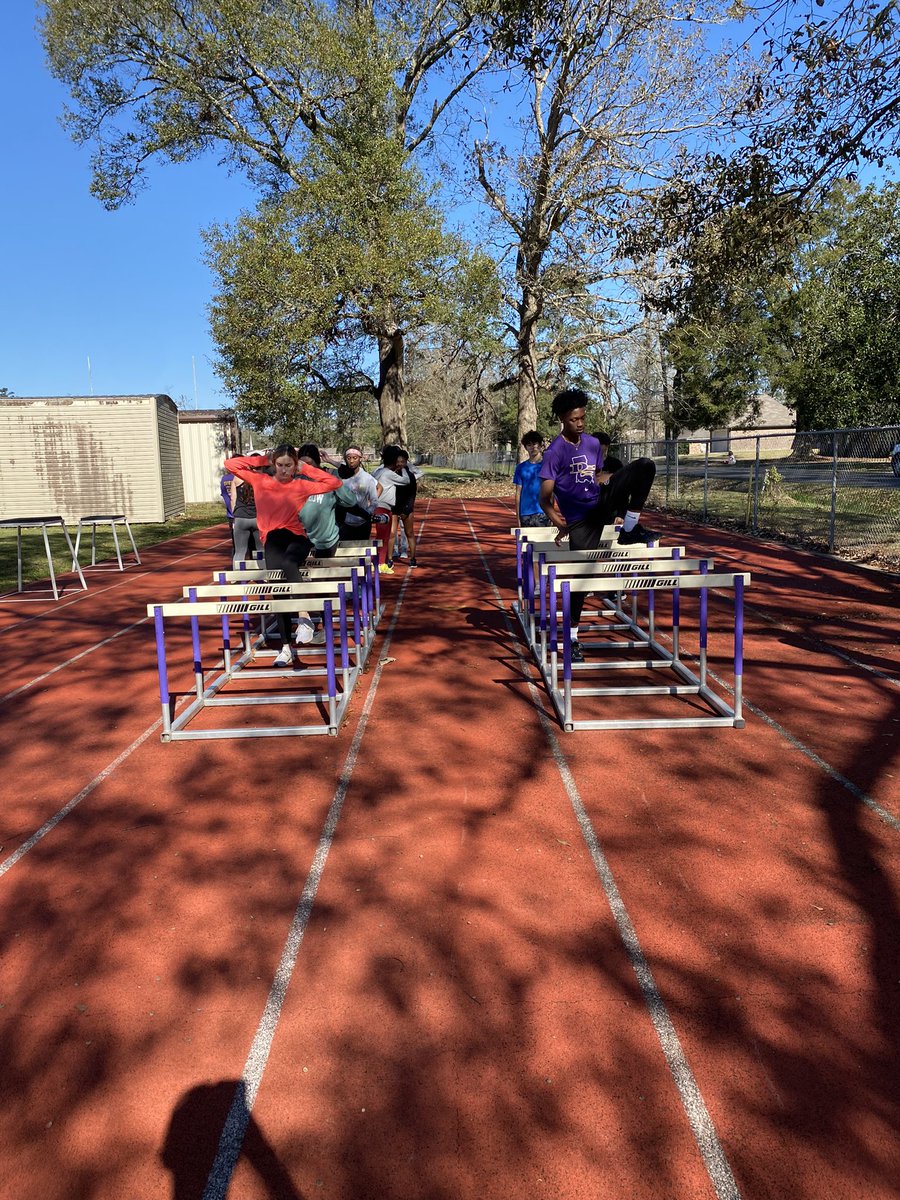 DSHSTracknField's tweet photo. Wednesday Workouts #JumpSquad #ThrowSomething #SpeedPrep https://t.co/rEB25Js5xC