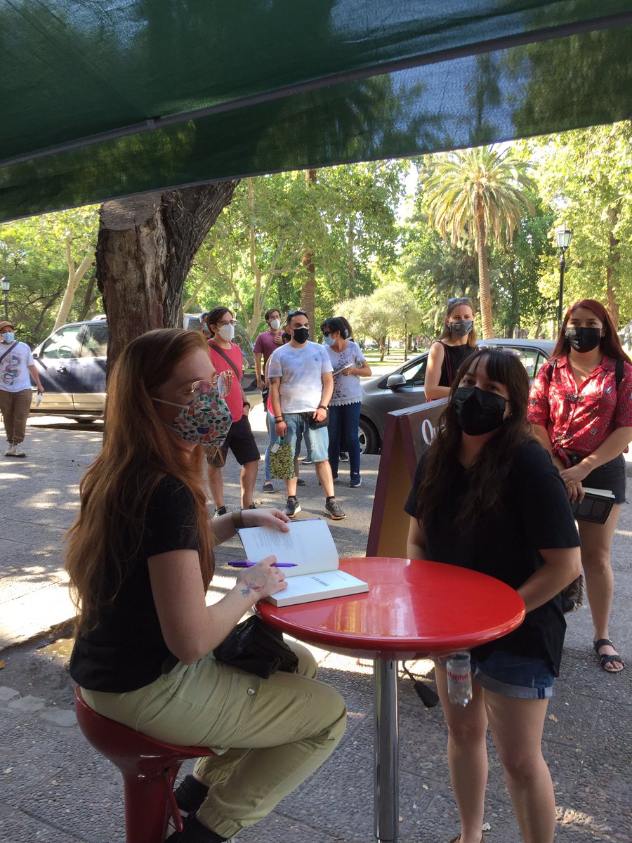 QueLeoForestal's tweet photo. Comienza la firma de @FranSolar #LaViaDamna 
Ven al forestal hay un libro para ti.
#RegalaLibros #PrefiereTuPyme https://t.co/IPEX5aUYx2
