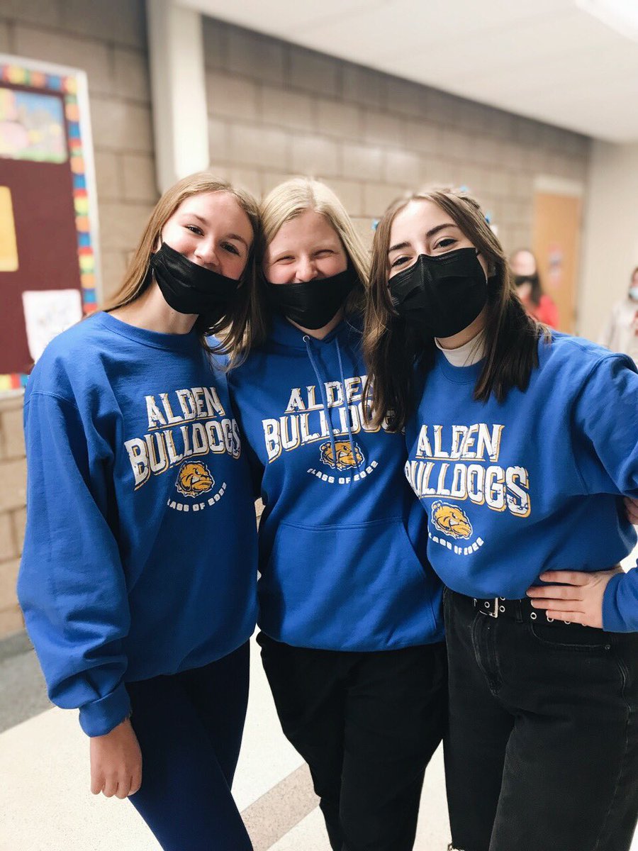rayahnatryka's tweet photo. A very happy holiday havoc! #seniorswinπ @hs_alden @AldenCSD https://t.co/Fa6j1knw4v