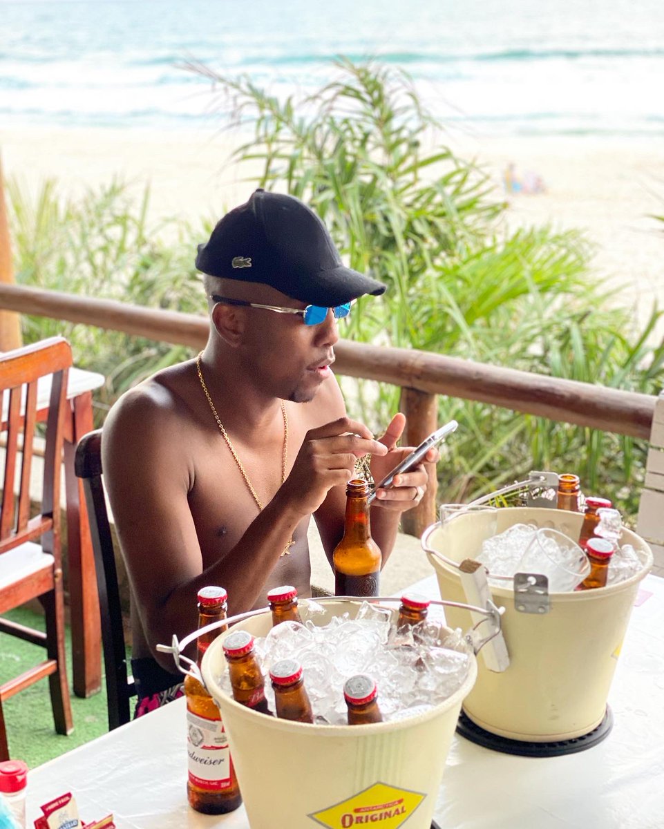 DJRAFAELFOXX's tweet photo. Preto e dinheiro combina com tudo, mas nem tudo vocรช precisa entender โ๏ธโ
#rafaelfoxx #davkpromundo. https://t.co/qpz5LcblTY