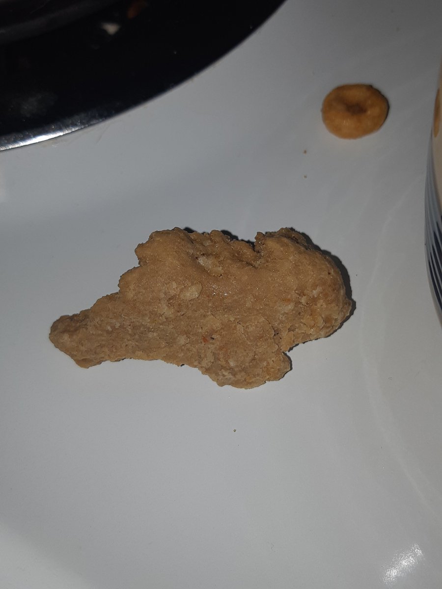 DuncBot's tweet image. Decided to try new @cheerios oat crunch. 3 bowls in and I wasn't expecting to win a prize when this fell out of the box... #whatisit ? @GeneralMills