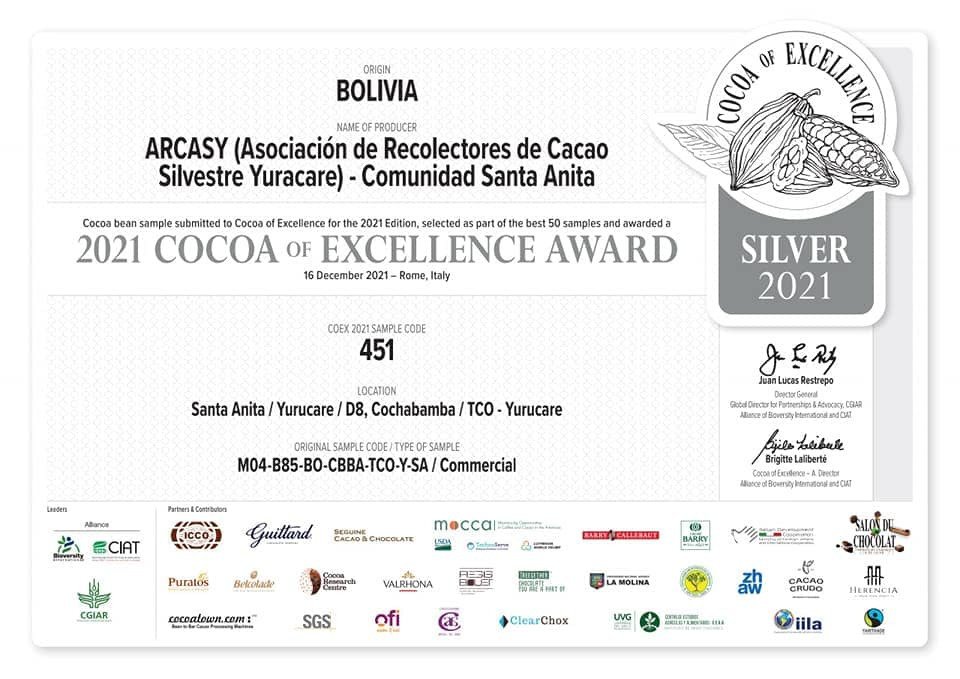 La Embajadora de Francia en Bolivia, <a href="/roos_helene/">Hélène Roos 🇪🇺</a> entregó la medalla de oro y plata del concurso "Cocoa of Excellence París" a la "Asociación de Jóvenes Reforestadores en Acción", de Riberalta y la "Asociación de recolectores de Cacao Silvestre Yuracaré" de Chimoré.